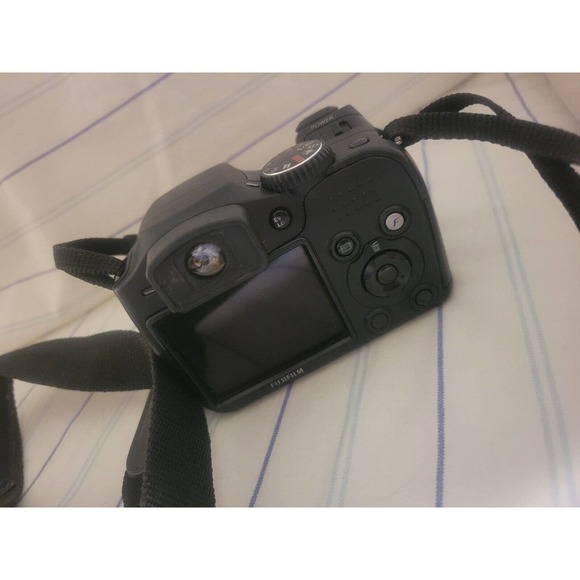 Fuji Fujifilm Finepix S700 7.1MP Digital Camera w/10x Zoom - Picture 3 of 6